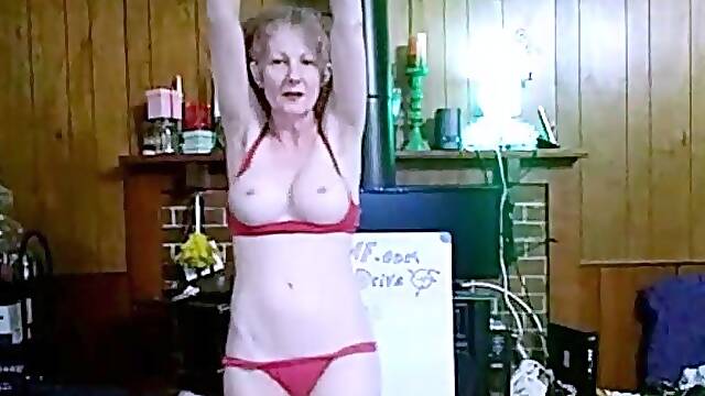 Big boob brunette masturbates on webcam