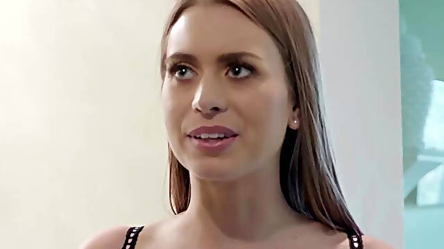 Jill Kassidy & stepmom Lela Star have anal with the concierge