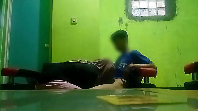 Amateur Hijab Girl Gets Fucked in Living Room