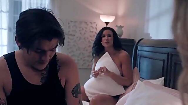 Dude screwing his girlfriend after making his stepmom squirt