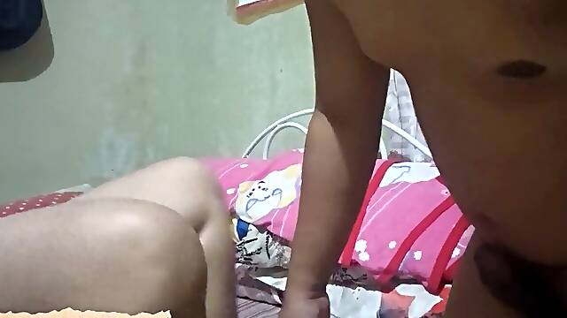 Kinantot ko si chubby pinay sa kanyang kwarto ang ingay ng kama nya kada labas pasok ko