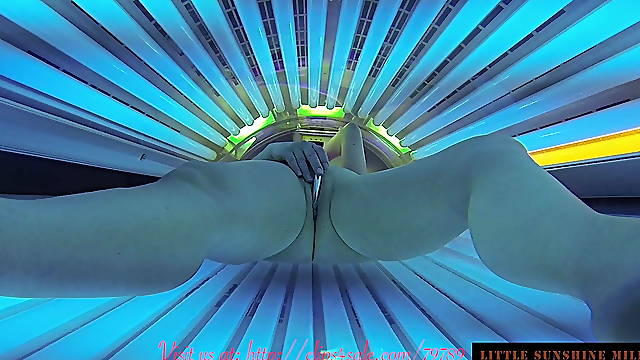 Tanning Bed Solarium Sonnenbank Fun Pierced Pussy and Dildo