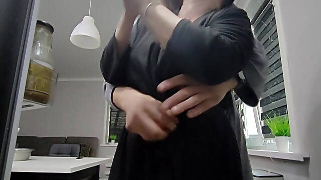 Kitchen Games: Hot Passion at the Open Fridge