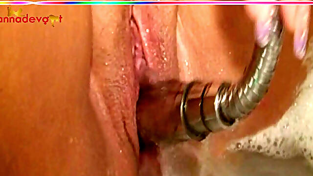 Freshly Shaved Pussy Satisfied in the Tub