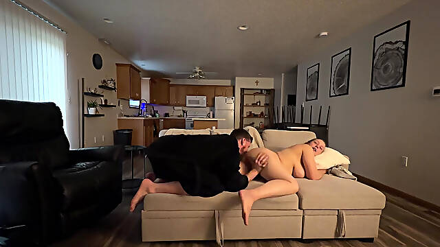 Thick, Curvy Wife Submits Pussy on the Couch
