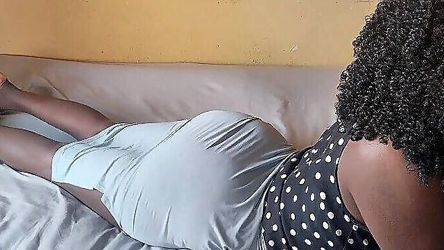 African MILF Quickly Fucked Hard by the Gateman